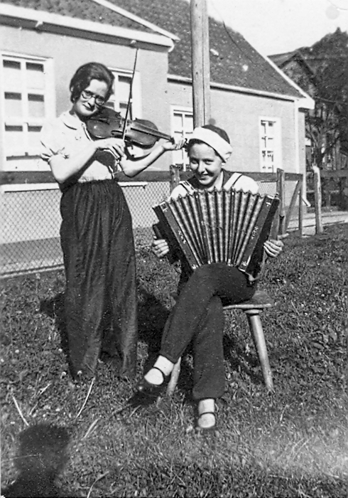 edith Kaiser Samson Irma Fasenfest Haus Rud_Euck_Allee_BW