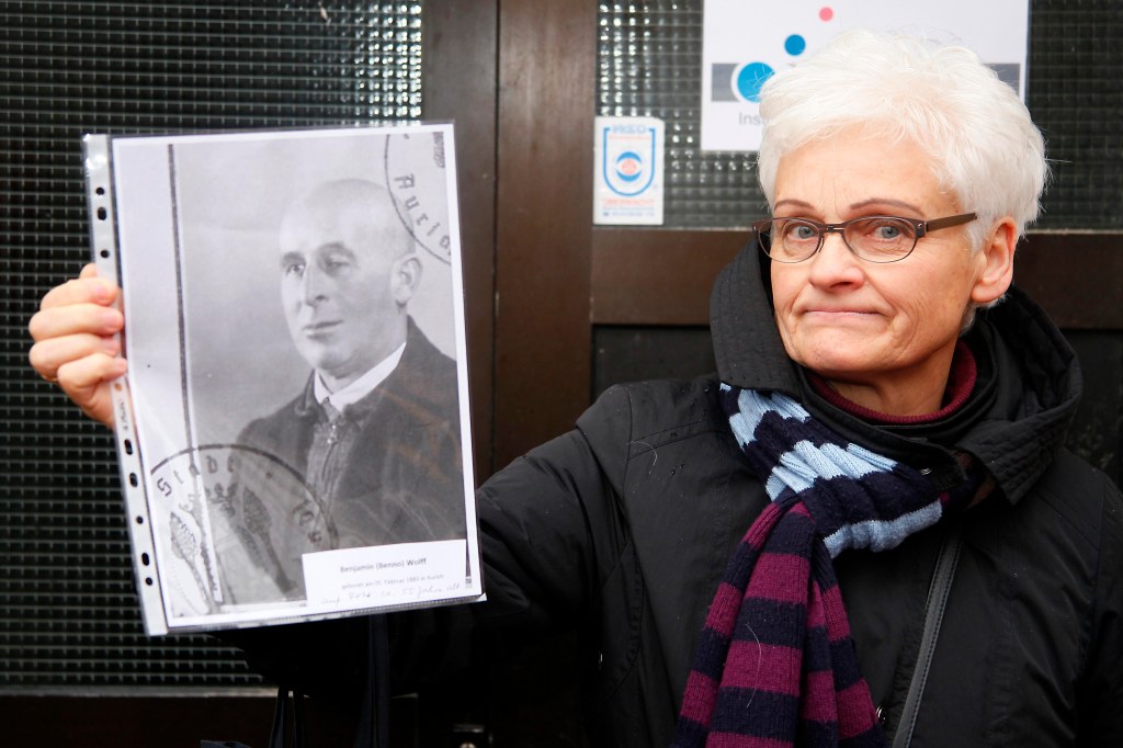 Irmtraut mit Karte Benno 6290