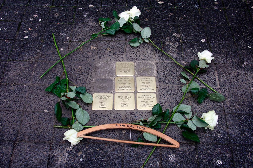 Stolpersteine van Dyk, Burgstr. 216273